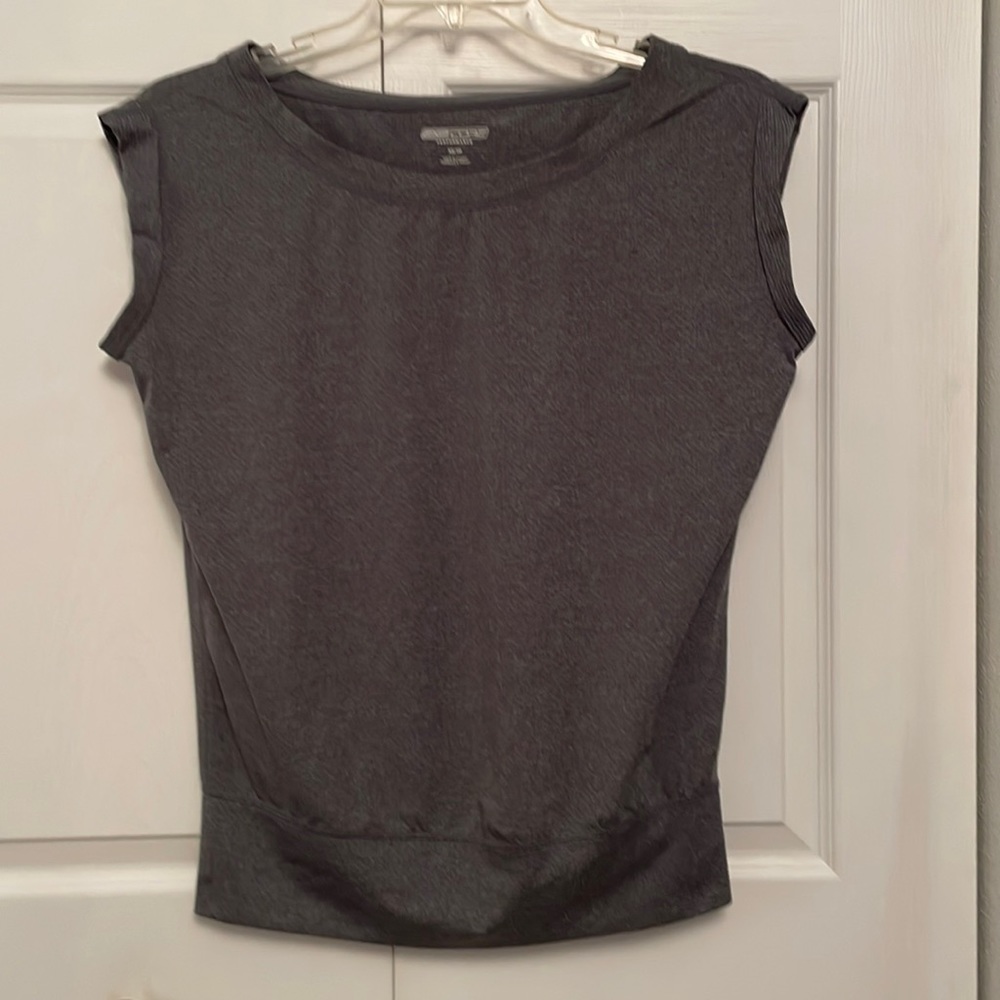 🌷EXP CORE Performance Top Sleeveless with Banded Waist XS